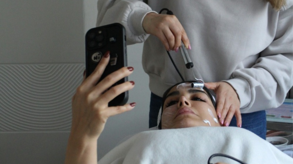 Πώς να εξαφανίσεις ένα σπυράκι πριν καν εμφανιστεί